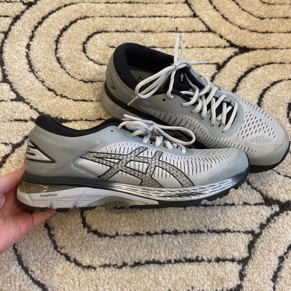 ASICS - Picture 2 of 4